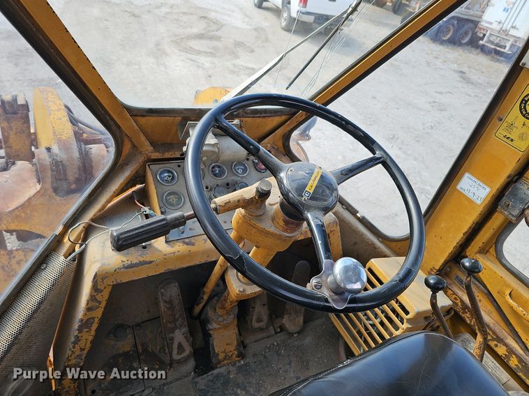 image for item DQ8611 1974 Caterpillar 950 wheel loader