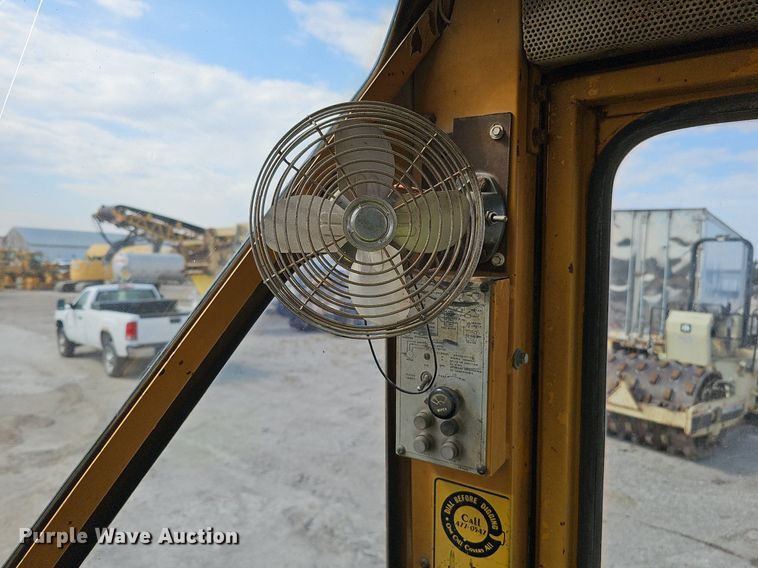 image for item DQ8611 1974 Caterpillar 950 wheel loader