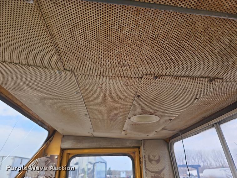 image for item DQ8611 1974 Caterpillar 950 wheel loader