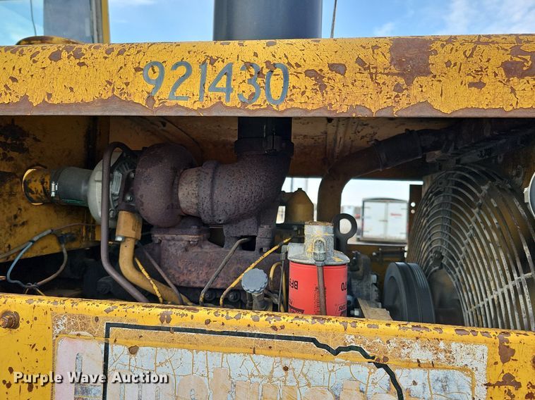 image for item DQ8611 1974 Caterpillar 950 wheel loader