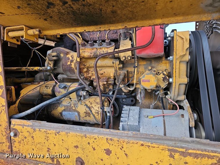 image for item DQ8611 1974 Caterpillar 950 wheel loader