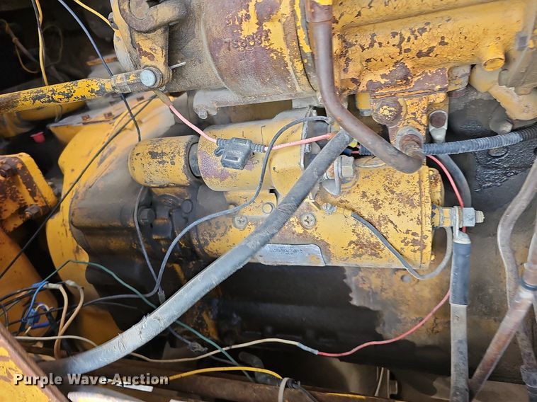 image for item DQ8611 1974 Caterpillar 950 wheel loader