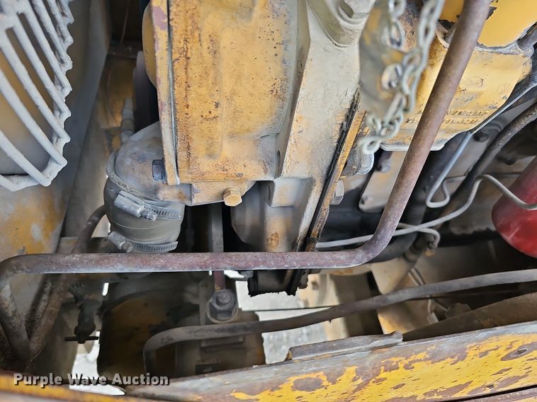 image for item DQ8611 1974 Caterpillar 950 wheel loader