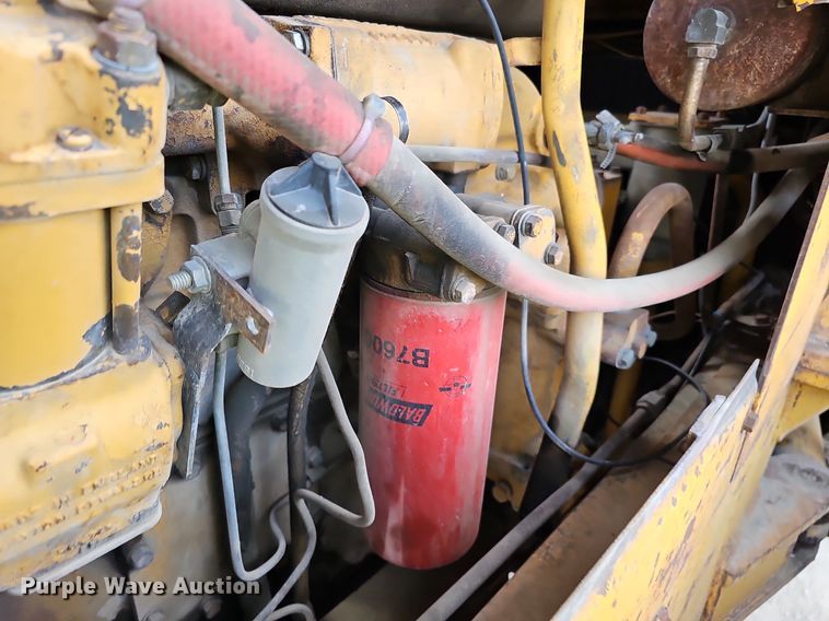 image for item DQ8611 1974 Caterpillar 950 wheel loader