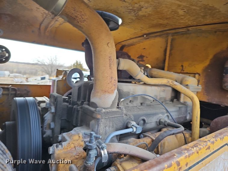 image for item DQ8611 1974 Caterpillar 950 wheel loader