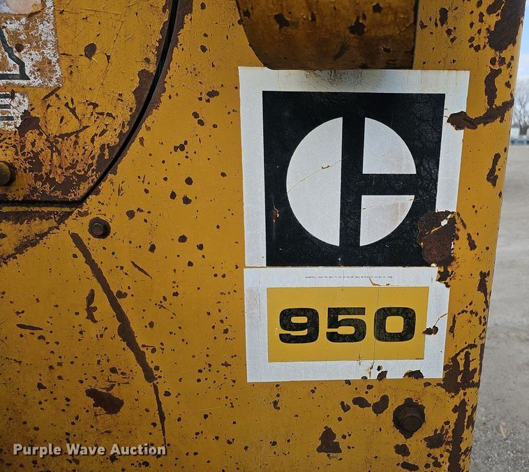 image for item DQ8611 1974 Caterpillar 950 wheel loader