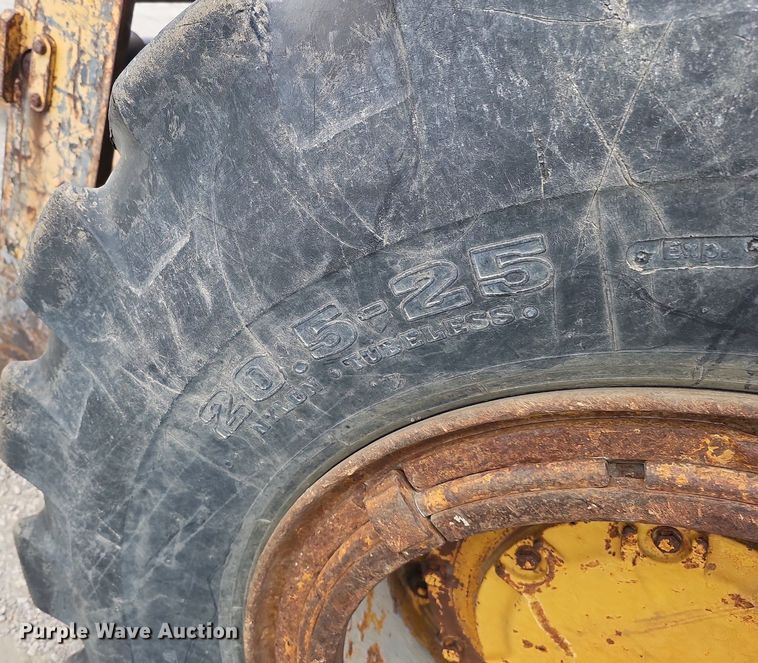 image for item DQ8611 1974 Caterpillar 950 wheel loader