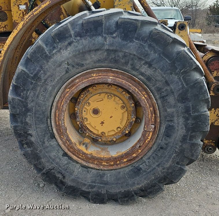 image for item DQ8611 1974 Caterpillar 950 wheel loader