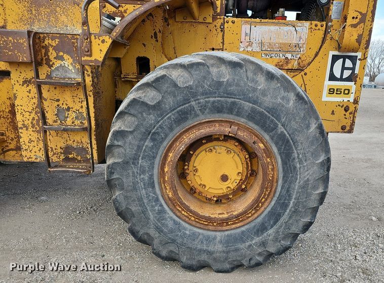 image for item DQ8611 1974 Caterpillar 950 wheel loader