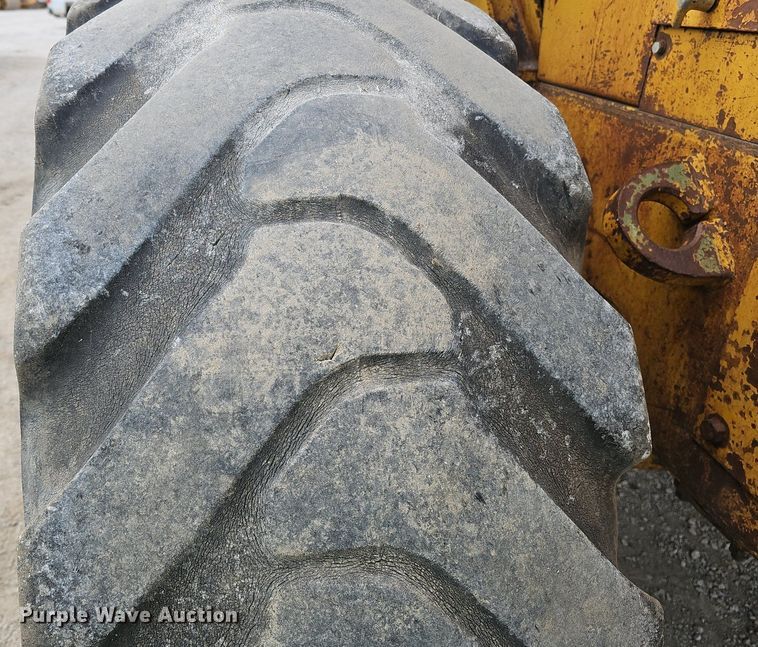 image for item DQ8611 1974 Caterpillar 950 wheel loader