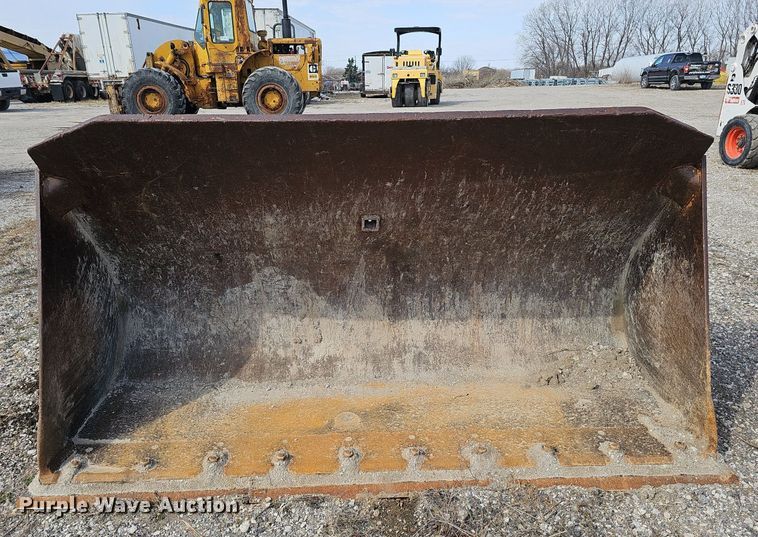 image for item DQ8611 1974 Caterpillar 950 wheel loader