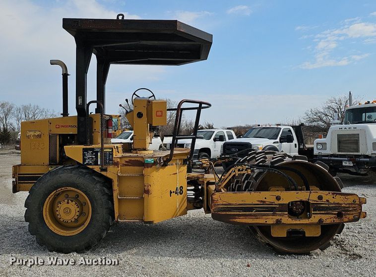 image for item DQ8614 1986 Ingersoll Rand SPF-48 single drum vibratory roller