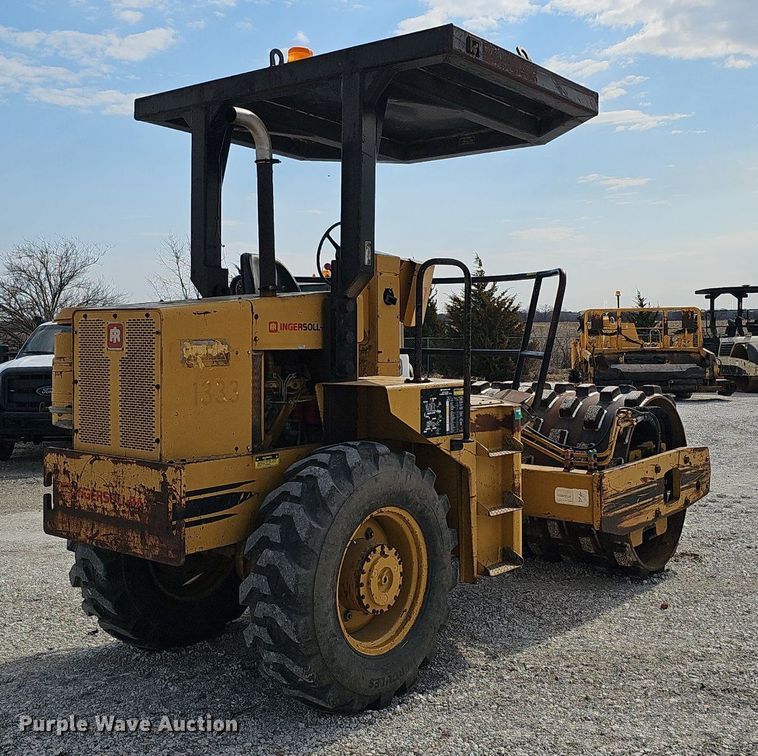 image for item DQ8614 1986 Ingersoll Rand SPF-48 single drum vibratory roller