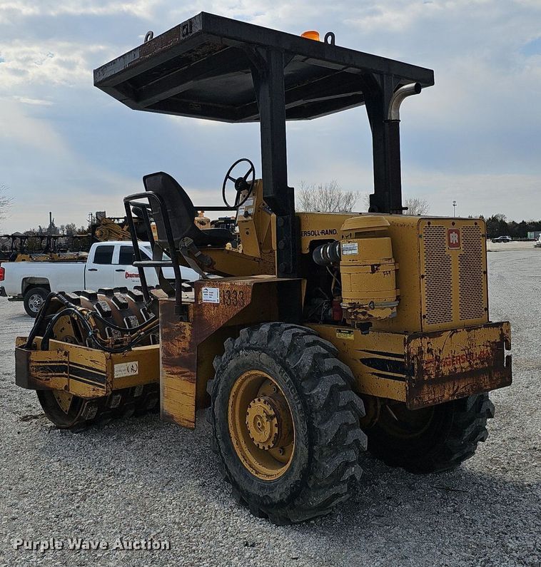 image for item DQ8614 1986 Ingersoll Rand SPF-48 single drum vibratory roller