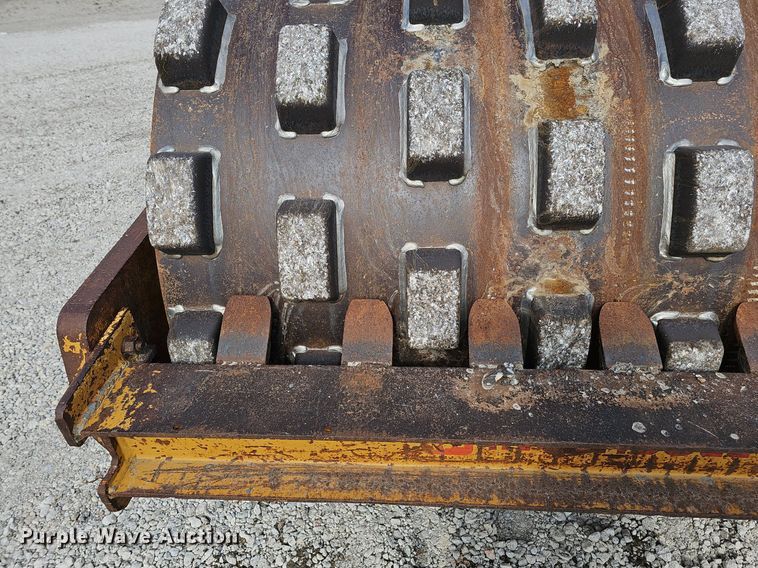 image for item DQ8614 1986 Ingersoll Rand SPF-48 single drum vibratory roller