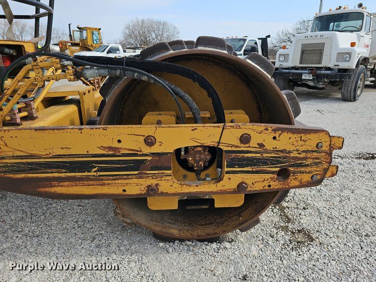 image for item DQ8614 1986 Ingersoll Rand SPF-48 single drum vibratory roller