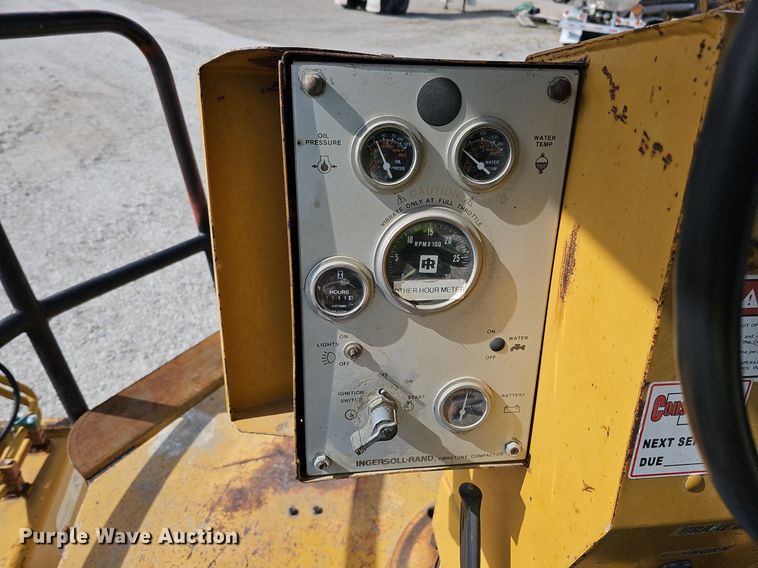 image for item DQ8614 1986 Ingersoll Rand SPF-48 single drum vibratory roller