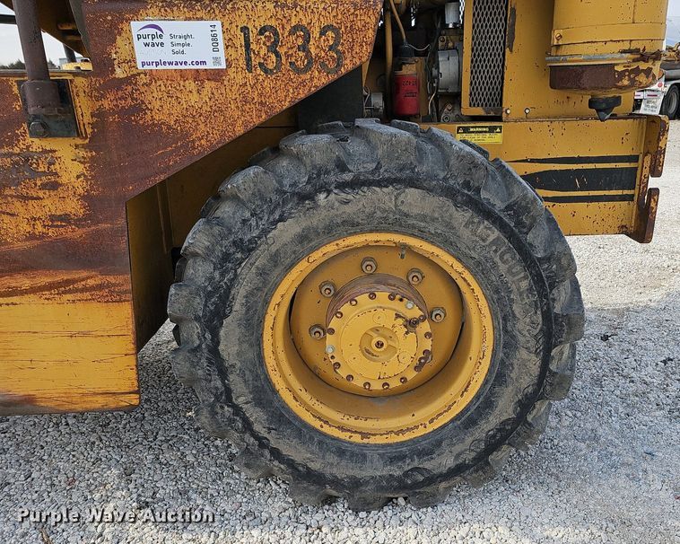 image for item DQ8614 1986 Ingersoll Rand SPF-48 single drum vibratory roller