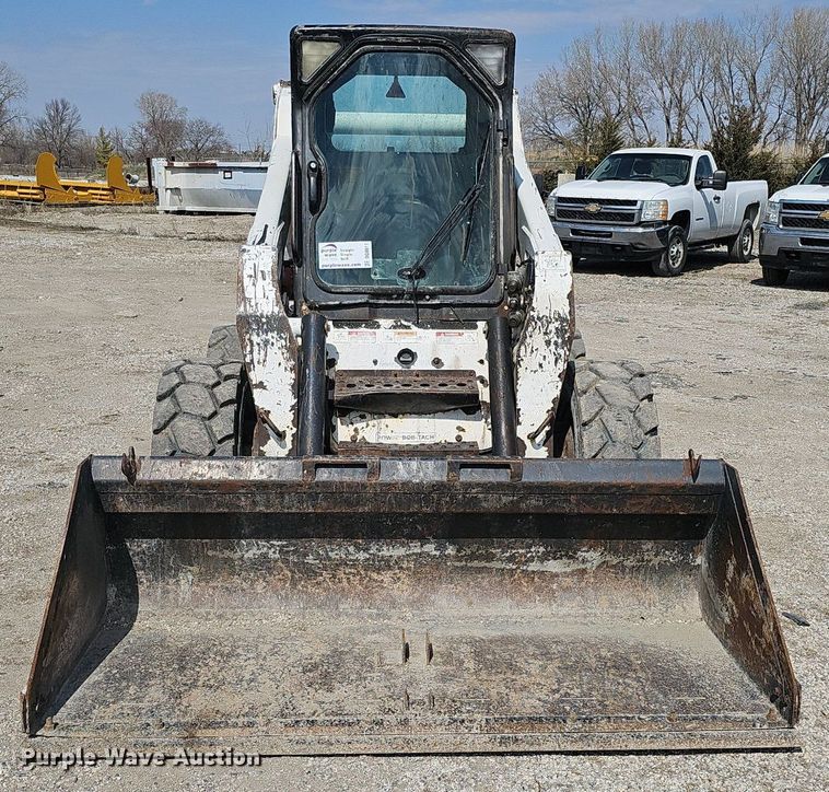 image for item DQ8617 2007 Bobcat S330 skid steer loader