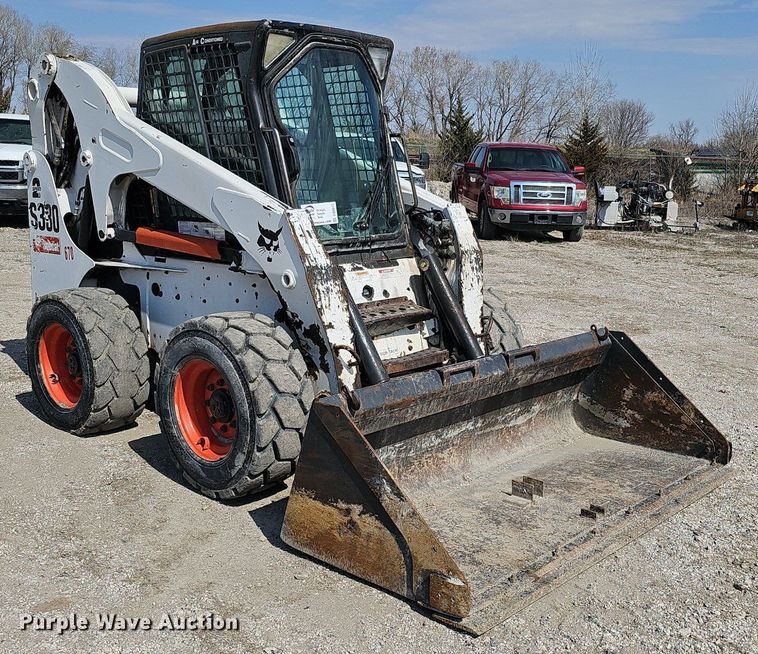 image for item DQ8617 2007 Bobcat S330 skid steer loader