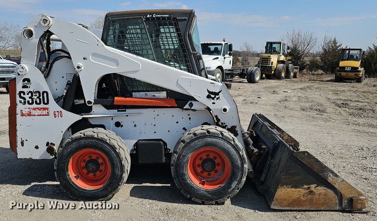 image for item DQ8617 2007 Bobcat S330 skid steer loader