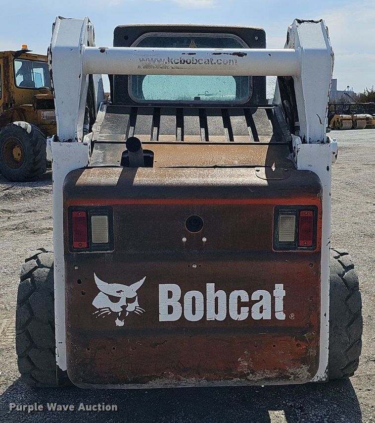 image for item DQ8617 2007 Bobcat S330 skid steer loader