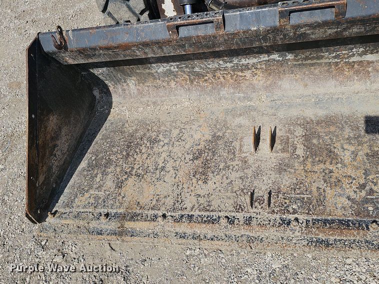 image for item DQ8617 2007 Bobcat S330 skid steer loader