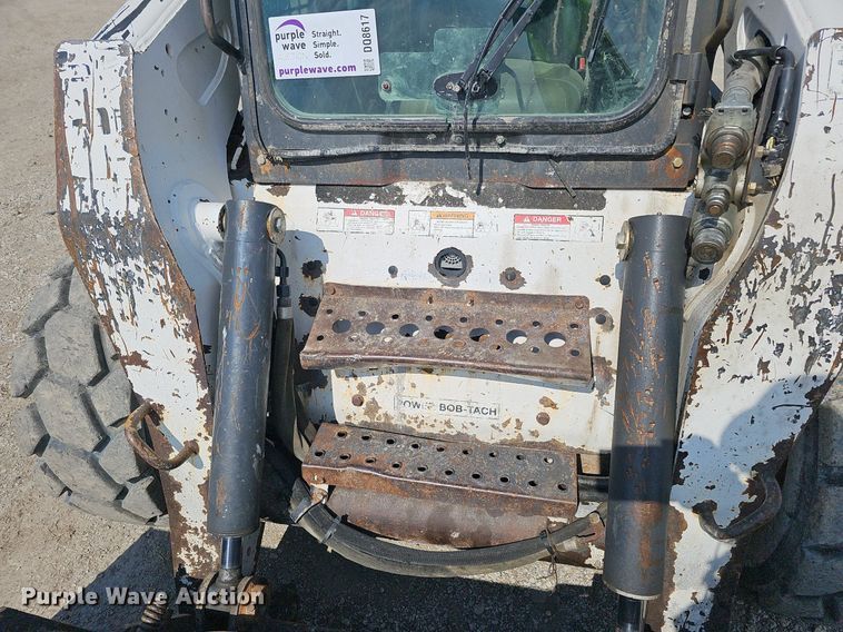 image for item DQ8617 2007 Bobcat S330 skid steer loader