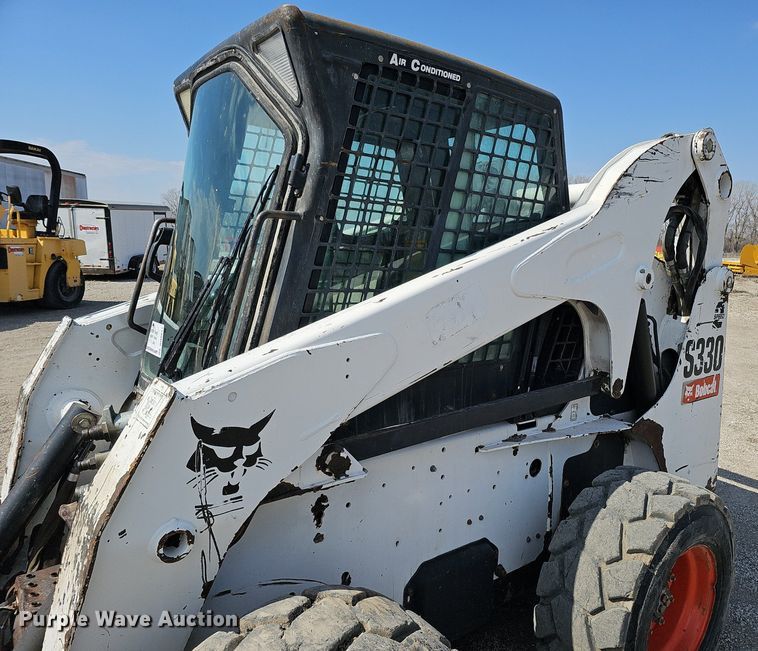 image for item DQ8617 2007 Bobcat S330 skid steer loader