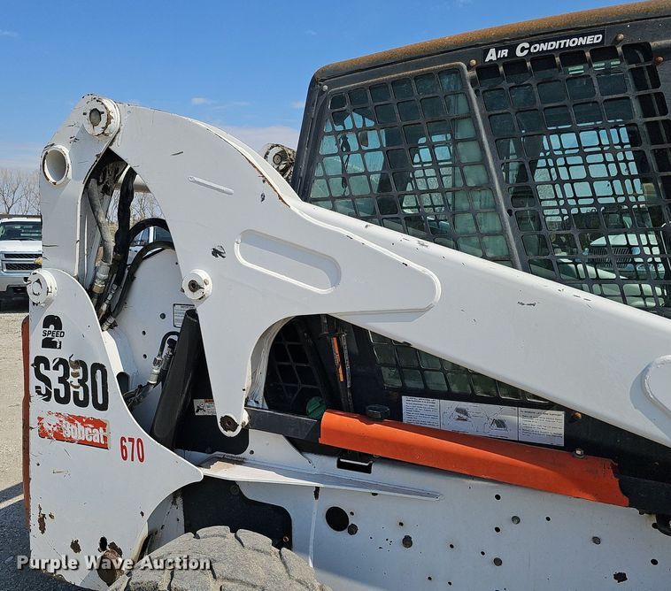 image for item DQ8617 2007 Bobcat S330 skid steer loader