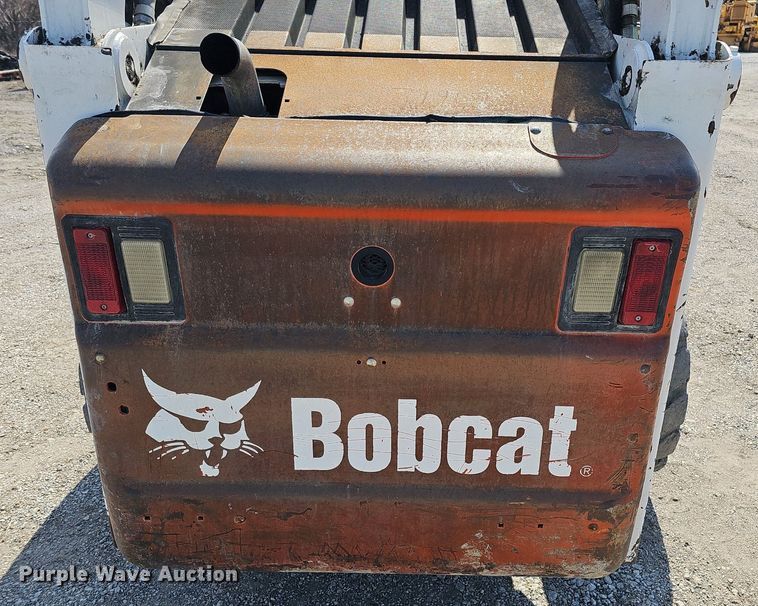 image for item DQ8617 2007 Bobcat S330 skid steer loader