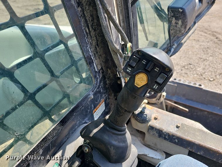 image for item DQ8617 2007 Bobcat S330 skid steer loader