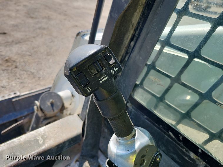 image for item DQ8617 2007 Bobcat S330 skid steer loader