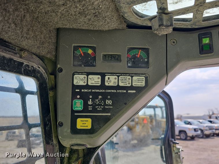 image for item DQ8617 2007 Bobcat S330 skid steer loader