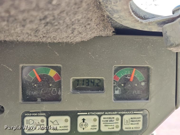 image for item DQ8617 2007 Bobcat S330 skid steer loader