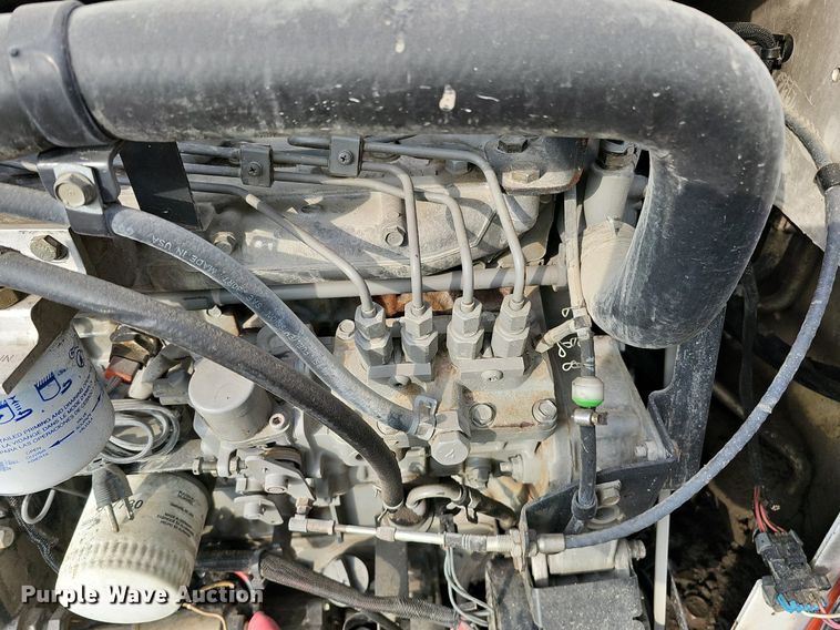 image for item DQ8617 2007 Bobcat S330 skid steer loader