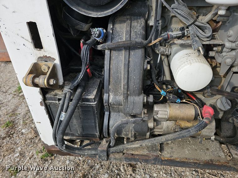 image for item DQ8617 2007 Bobcat S330 skid steer loader