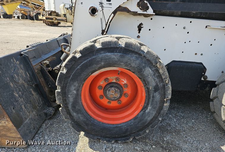 image for item DQ8617 2007 Bobcat S330 skid steer loader