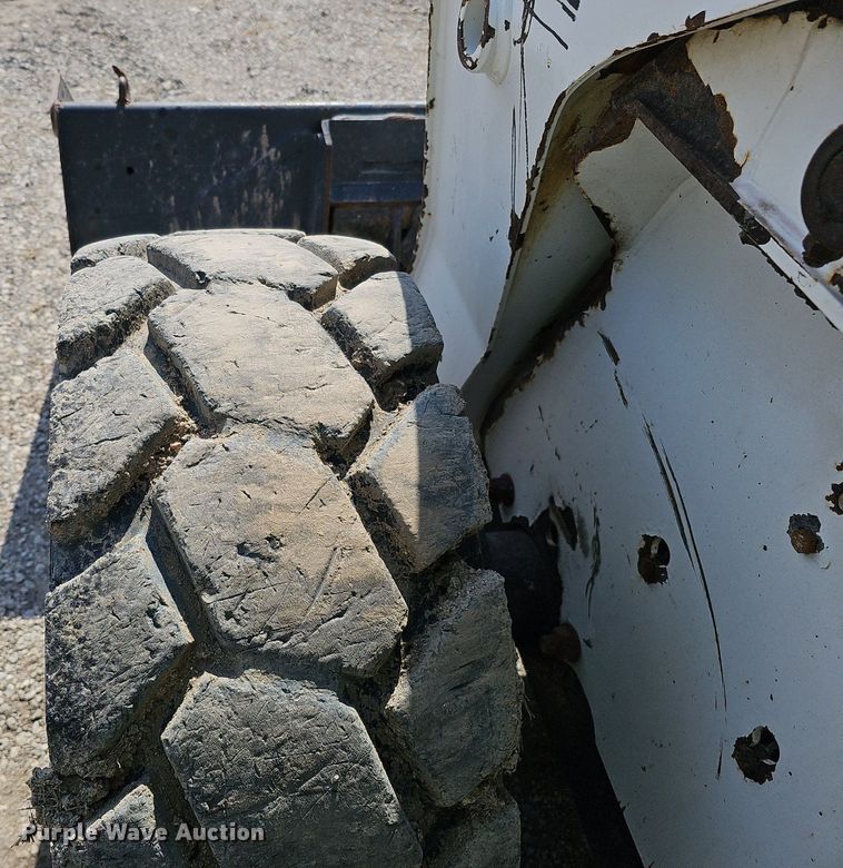 image for item DQ8617 2007 Bobcat S330 skid steer loader