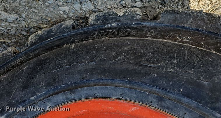 image for item DQ8617 2007 Bobcat S330 skid steer loader