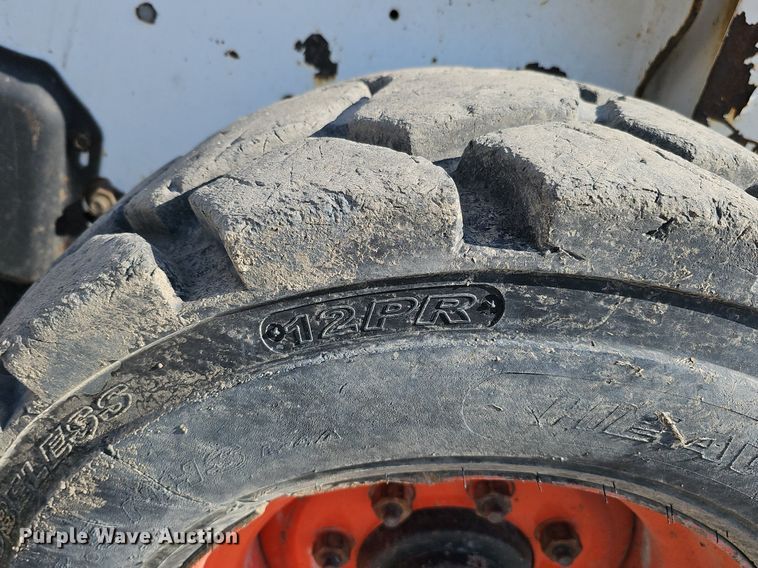 image for item DQ8617 2007 Bobcat S330 skid steer loader