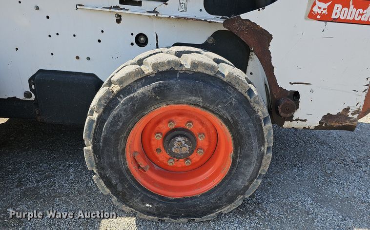 image for item DQ8617 2007 Bobcat S330 skid steer loader