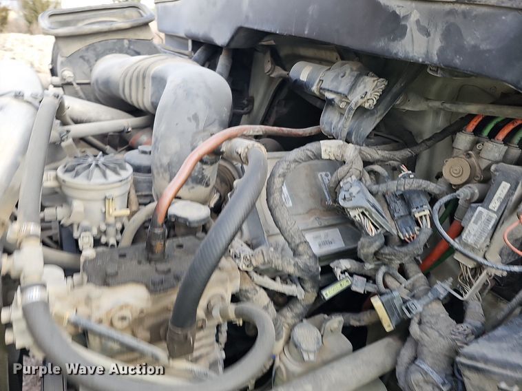 image for item DQ8618 2004 International 4200 truck cab and chassis