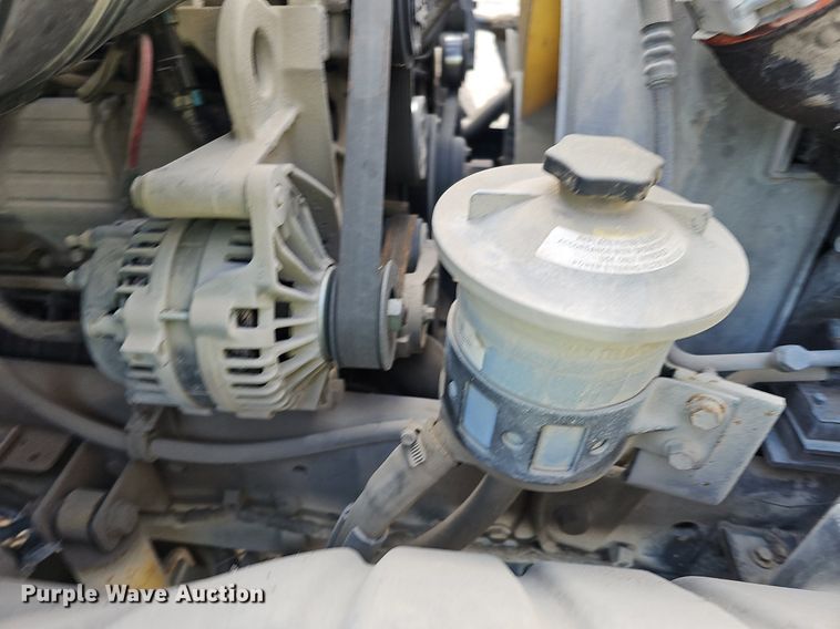 image for item DQ8618 2004 International 4200 truck cab and chassis