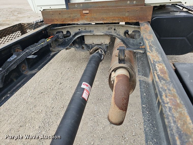 image for item DQ8618 2004 International 4200 truck cab and chassis