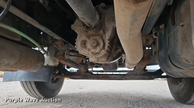 image for item DQ8618 2004 International 4200 truck cab and chassis