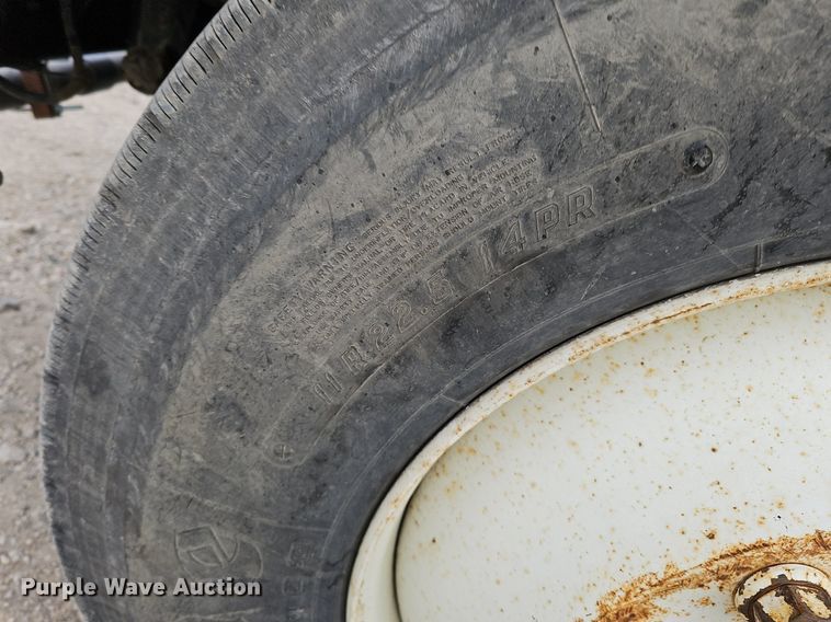 image for item DQ8618 2004 International 4200 truck cab and chassis