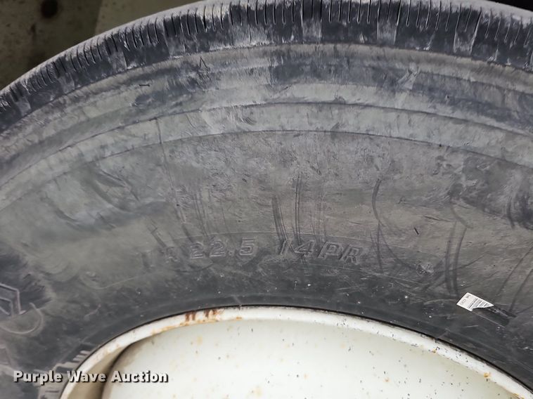 image for item DQ8618 2004 International 4200 truck cab and chassis