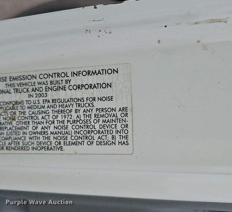 image for item DQ8618 2004 International 4200 truck cab and chassis