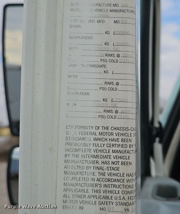 image for item DQ8618 2004 International 4200 truck cab and chassis